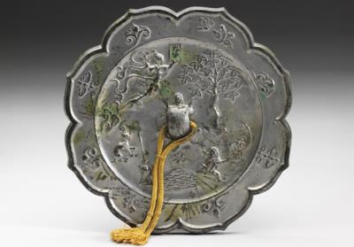 图片[2]-Foliated bronze mirror with a mythical scene on the moon, middle Tang dynasty, 8th-9th century-China Archive